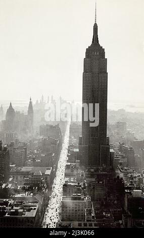 Empire State Building, Fifth Avenue on left, New York City, New York, USA, Angelo Rizzuto, Anthony Angel Collection, November 1952 Stock Photo