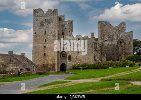 UK, England, Yorkshire.  Bolton Castle, finished 1399, where Mary Queen of Scots was imprisoned several months in 1568-69. Stock Photo