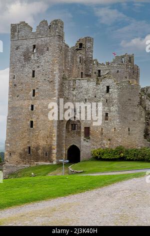 UK, England, Yorkshire.  Bolton Castle, finished 1399, where Mary Queen of Scots was imprisoned several months in 1568-69. Stock Photo