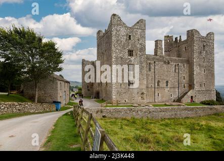 UK, England, Yorkshire.  Bolton Castle, finished 1399, where Mary Queen of Scots was imprisoned several months in 1568-69. Stock Photo