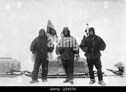 (from left) Ernest Henry Shackleton, Captain Robert Falcon Scott and Dr. Edward Adrian Wilson on the British National Antarctic Expedition (a.k.a. Discovery-Expedition), 2 November 1902 Stock Photo