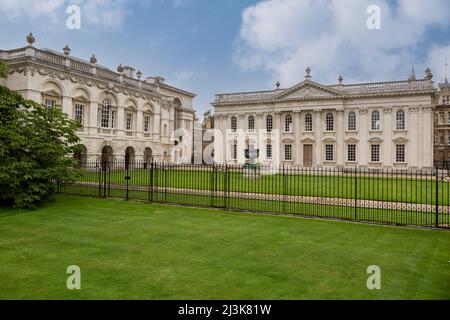 UK, England, Cambridge.  The Senate House (on right), meeting place of the university's governing body.  'The Old Schools' on left. Stock Photo