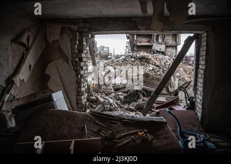 Borodyanka, Ukraine. 08th Apr, 2022. The inside of an apartment has been heavily damaged due to shelling in Borodyanka, a town outside Kyiv that was recently liberated from Russian occupation. (Photo by Laurel Chor/SOPA Images/Sipa USA) Credit: Sipa USA/Alamy Live News Stock Photo