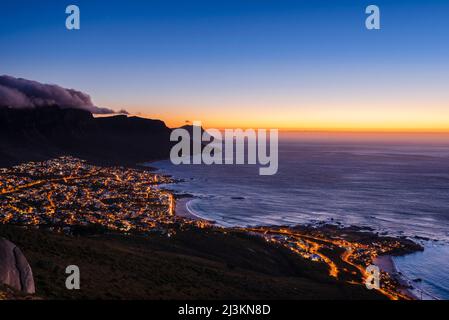 Cloud formation creating table cloth effect over the Twelve Apostles mountain range with an overview of Cape Town city skyline and view of Camps Ba... Stock Photo