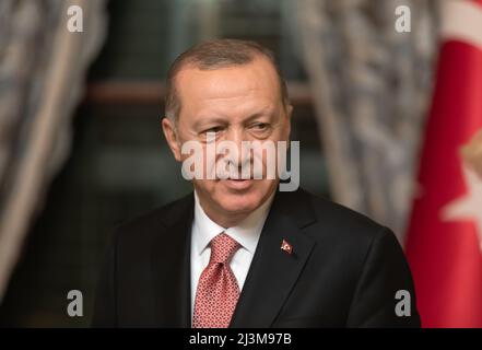 Istanbul, Turkey. 3rd Nov, 2018. Turkish President Recep Tayyip Erdogan attends a meeting with President of Ukraine Petro Poroshenko. (Credit Image: © Mykhaylo Palinchak/SOPA Images via ZUMA Press Wire) Stock Photo