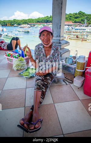 Vendors selling snacks and drinks at Padangbai Beach in Eastern Bali, Indonesia. Stock Photo