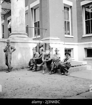 Saturday afternoon in front of the courthouse. Greenville [i.e., Greeneville], Tennessee. Stock Photo