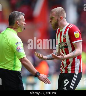 Sheffield, UK. 9th April 2022.  Oli McBurnie of Sheffield Utd shows his frustration during the Sky Bet Championship match at Bramall Lane, Sheffield. Picture credit should read: Simon Bellis / Sportimage Credit: Sportimage/Alamy Live News Stock Photo