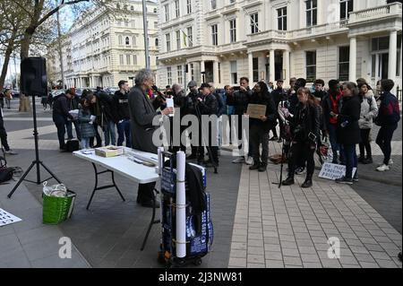 London, UK. 09th Apr, 2022. Speakers Piers Corbyn at the Students against Tyranny at Imperial College London, UK - 9 April 2022. Credit: Picture Capital/Alamy Live News Stock Photo