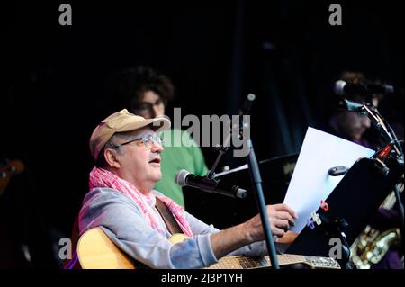 Vienna, Austria. 30th August 2014. People's Voice Festival at the Prater in Vienna. Image shows Sigi Maron (Vienna, Austria. 30th August 2014. Volksstimme Fest at the Prater in Vienna May 14, 1944 in Vienna † July 18, 2016 in Baden near Vienna), socially critical, Austrian singer-songwriter Stock Photo