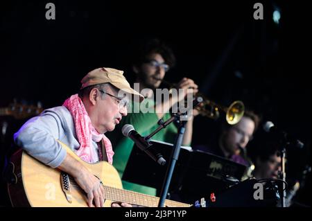 Vienna, Austria. 30th August 2014. People's Voice Festival at the Prater in Vienna. Image shows Sigi Maron (Vienna, Austria. 30th August 2014. Volksstimme Fest at the Prater in Vienna May 14, 1944 in Vienna † July 18, 2016 in Baden near Vienna), socially critical, Austrian singer-songwriter Stock Photo