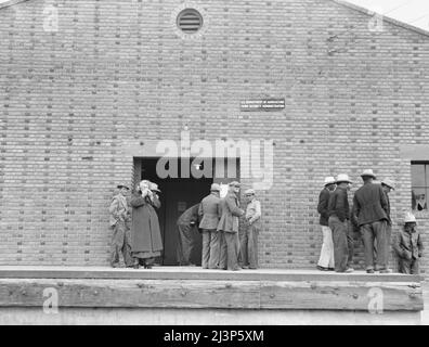 Warehouse, used as distributing office for Farm Security Administration (FSA) relief grants of commodities to destitute farm labor families during cotton strike of October 1938. Bakersfield, California. [Sign:' US Department of Agriculture - Farm Security Administration']. Stock Photo