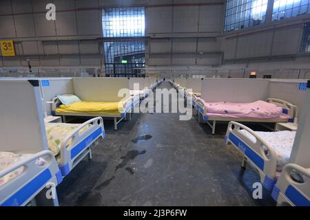 Shanghai. 9th Apr, 2022. Photo taken on April 9, 2022 shows the interior view of a makeshift hospital converted from the National Exhibition and Convention Center (Shanghai) in east China's Shanghai. Credit: Li He/Xinhua/Alamy Live News Stock Photo