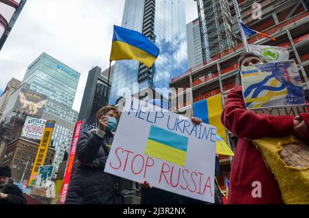 Hundreds gather holding pro Ukraine signs at Times Square in New York City to stand in Solidarity with Ukraine on April 09, 2022. Stock Photo