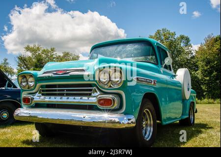 Grand Ledge, MI - July 8, 2017: Front of a Green Aqua 1958 Chevy Apache profile Stock Photo
