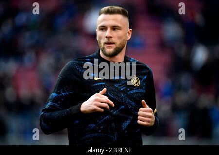 Milano, Italy. 09th Apr, 2022. Milan Skriniar of FC Internazionale warms up during the Serie A football match between FC Internazionale and Hellas Verona at San Siro stadium in Milano (Italy), April 9th, 2021. Photo Andrea Staccioli/Insidefoto Credit: insidefoto srl/Alamy Live News Stock Photo