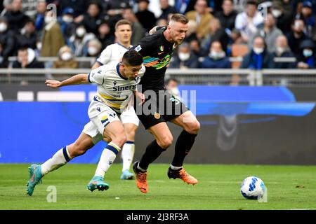 Milano, Italy. 09th Apr, 2022. Giovanni Simeone of Hellas Verona and Milan Skriniar of FC Internazionale compete for the ball during the Serie A football match between FC Internazionale and Hellas Verona at San Siro stadium in Milano (Italy), April 9th, 2021. Photo Andrea Staccioli/Insidefoto Credit: insidefoto srl/Alamy Live News Stock Photo