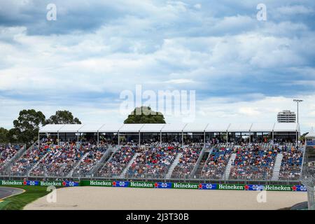 Melbourne, Australia. 9th Apr, 2022. Fans, F1 Grand Prix of Australia at Melbourne Grand Prix Circuit on April 9, 2022 in Melbourne, Australia. (Photo by HIGH TWO) Credit: dpa/Alamy Live News Stock Photo