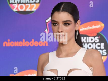 Los Angeles, USA. 09th Apr, 2022. Dixie D'Amelio arrives at the 2022 Nickelodeon Kid's Choice Awards held at the Barker Hangar in Santa Monica, CA on Saturday, ?April 9, 2022. (Photo By Sthanlee B. Mirador/Sipa USA) Credit: Sipa USA/Alamy Live News Stock Photo