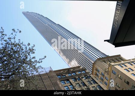 The world's skinniest skyscraper The Steinway Tower is ready for it's first residents in New York City, NY, USA on April 9, 2022. Steinway Tower, or 111 West 57th Street, has a height-to-width ratio of 24:1, making it 'the most slender skyscraper in the world,' according to the developers. At 1,428 feet, it is also one of the tallest buildings in the Western hemisphere, falling short of two others in New York City: One World Trade Center at 1,776 feet and Central Park Tower at 1,550 feet. The midtown Manhattan development includes 60 apartments spanning the tower's 84 stories and the adjacent Stock Photo