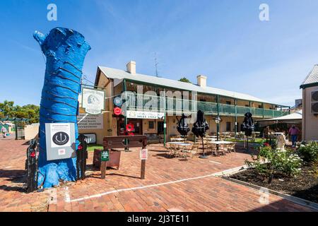 Settlers House is a popular old pub in a Heritage building in York, Western Australia, WA, Australia Stock Photo