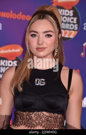 Santa Monica, Ca. 9th Apr, 2022. Peyton List at the 2022 Nickelodeon Kids' Choice Awards at the Barker Hangar in Santa Monica, California on April 9, 2022. Credit: Jeffrey Mayer/Jtm Photos/Media Punch/Alamy Live News Stock Photo