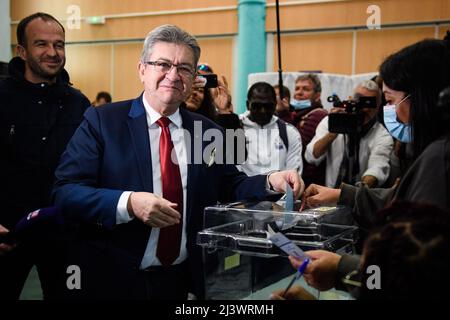 Marseille, France. 10th Apr, 2022. Jean-Luc Melenchon, the left-wing La France Insoumise (Unsubmissive France) party candidate, casts his vote at a polling station in Marseille, southern France, April 10, 2022. Voting for the 2022 French presidential election began at 8:00 a.m. local time (0600 GMT) on Sunday in Metropolitan France. Credit: Clement Mahoudeau/Xinhua/Alamy Live News Stock Photo