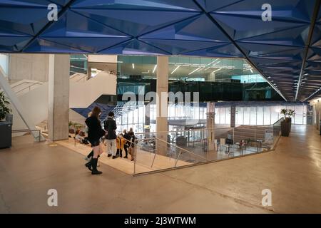 The Sheldon & Tracy Levy Student Learning Centre (SLC) is an iconic structure in the heart of Toronto and a symbolic “front door” of the Ryerson Unive Stock Photo