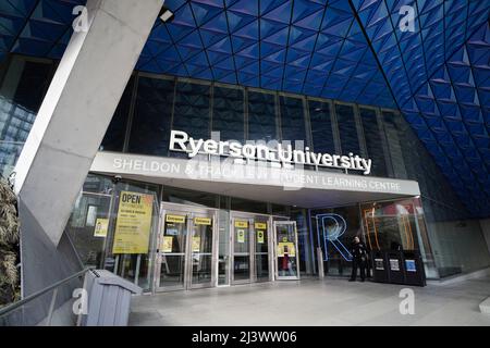 The Sheldon & Tracy Levy Student Learning Centre (SLC) is an iconic structure in the heart of Toronto and a symbolic “front door” of the Ryerson Unive Stock Photo