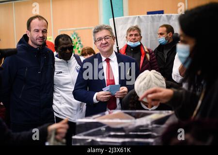 Marseille, France. 10th Apr, 2022. Jean-Luc Melenchon, the left-wing La France Insoumise (Unsubmissive France) party candidate, arrives to vote at a polling station in Marseille, southern France, April 10, 2022. Voting for the 2022 French presidential election began at 8:00 a.m. local time (0600 GMT) on Sunday in Metropolitan France. Credit: Clement Mahoudeau/Xinhua/Alamy Live News Stock Photo
