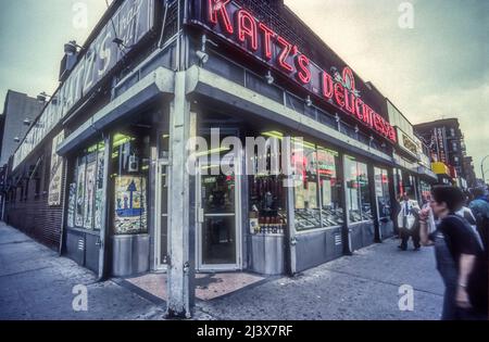 1994 archive image of Katz's Deli on Houston Street, New York. Stock Photo