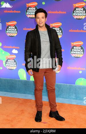 Santa Monica, CA. 9th Apr, 2022. LOS ANGELES - APR 9: Nathan Kress at the 2022 Kids Choice Awards at Barker Hanger on April 9, 2022 in Santa Monica, CA at arrivals for Nickelodeon Kids' Choice Awards 2022 - Arrivals, The Barker Hangar, Santa Monica, CA April 9, 2022. Credit: Priscilla Grant/Everett Collection/Alamy Live News Stock Photo