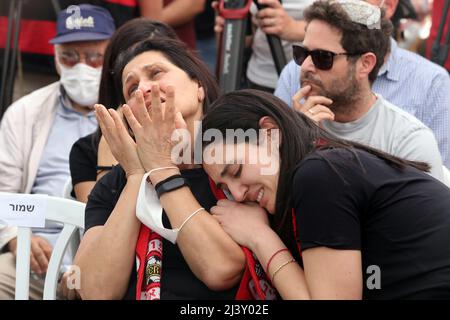 (220410) -- KFAR SABA (ISRAEL), April 10, 2022 (Xinhua) -- Relatives mourn for a victim during a funeral in Kfar Saba, Israel, on April 10, 2022. Three Israeli people were killed in a shooting attack by a Palestinian man in central Tel Aviv on the evening of April 7. The Palestinian gunman was killed by Israeli forces in the early morning of the next day after several hours of a manhunt. (Gideon Markowicz/JINI via Xinhua) Credit: Xinhua/Alamy Live News Stock Photo