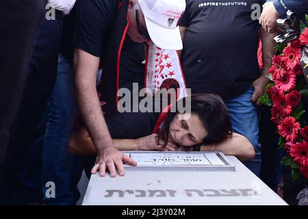 (220410) -- KFAR SABA (ISRAEL), April 10, 2022 (Xinhua) -- Parents of a victim mourn during a funeral in Kfar Saba, Israel, on April 10, 2022. Three Israeli people were killed in a shooting attack by a Palestinian man in central Tel Aviv on the evening of April 7. The Palestinian gunman was killed by Israeli forces in the early morning of the next day after several hours of a manhunt. (Gideon Markowicz/JINI via Xinhua) Credit: Xinhua/Alamy Live News Stock Photo