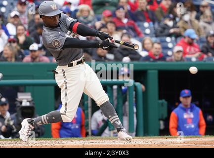 Washington, USA. 10th Apr, 2022. WASHINGTON, DC - APRIL 10: Washington Nationals center fielder Victor Robles (16) at bat during a MLB game between the Washington Nationals and the New York Mets, on April 10, 2022, at Nationals Park, in Washington, DC. (Photo by Tony Quinn/SipaUSA) Credit: Sipa USA/Alamy Live News Stock Photo