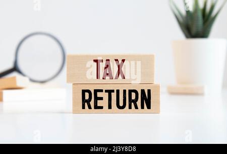 Yellow blank note and written TAX Return for reminder Stock Photo