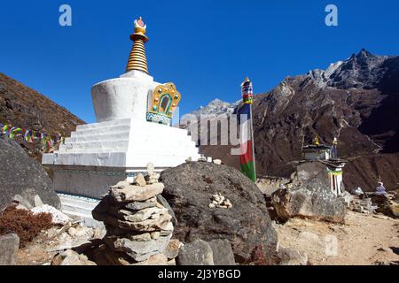 Thame gompa with Stupa and temple, Buddhist monastery in Khumbu valley on three passes trek, Mount Everest area, Sagarmatha national park, Nepal Stock Photo