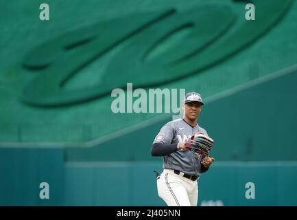 Washington, USA. 10th Apr, 2022. WASHINGTON, DC - APRIL 10: Washington Nationals left fielder Juan Soto (22) warms up before a MLB game between the Washington Nationals and the New York Mets, on April 10, 2022, at Nationals Park, in Washington, DC. (Photo by Tony Quinn/SipaUSA) Credit: Sipa USA/Alamy Live News Stock Photo