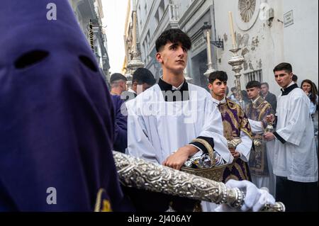 Cadiz, Spain. 11th Apr, 2022. Penitents march during a procession as they celebrate Palm Sunday, also called Passion Sunday, the first day of Holy Week and the Sunday before Easter, commemorating Jesus Christ's triumphal entry into Jerusalem after two years of Covid-19 travel restrictions and cancellations in Cadiz. Credit: SOPA Images Limited/Alamy Live News Stock Photo