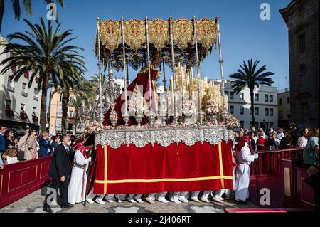 Cadiz, Spain. 11th Apr, 2022. Penitents are seen during a procession to celebrate Palm Sunday, also called Passion Sunday, the first day of Holy Week and the Sunday before Easter, commemorating Jesus Christ's triumphal entry into Jerusalem after two years of Covid-19 travel restrictions and cancellations in Cadiz. (Photo by Miguel Candela/SOPA Images/Sipa USA) Credit: Sipa USA/Alamy Live News Stock Photo