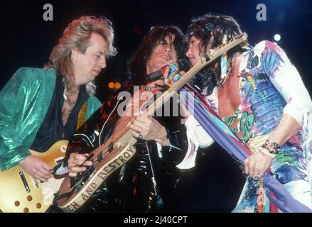 洋楽 AEROSMITH 1988 JOE'S 38TH BIRTHDAY PARTY Aerosmith in concert at the Forum in 1988 Credit: Jeffrey Mayer