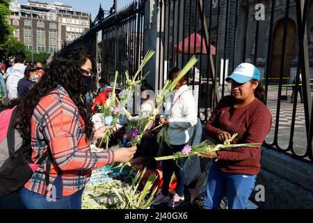 Non Exclusive: MEXICO CITY, MEXICO - APR 10, 2022: Artisans sell their palm arrangements for the Palm Sunday festivity outside of the  Metropolitan Ca Stock Photo