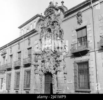 PORTADA DEL ANTIGUO HOSPICIO DE MADRID CONVERTIDO EN SEDE DEL MUSEO MUNICIPAL CONSTRUIDO ENTRE 1721 Y 1726 - FOTOGRAFIA EN BLANCO Y NEG. Author: PEDRO DE RIBERA. Location: MUSEO DE HISTORIA-EDIFICIO. MADRID. SPAIN. Stock Photo