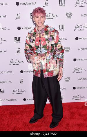 Beverly Hills, Ca. 10th Apr, 2022. Machine Gun Kelly attends The Daily Front Row's 6th Annual Fashion Los Angeles Awards at Beverly Wilshire, A Four Seasons Hotel on April 10, 2022 in Beverly Hills, California. Credit: Jeffrey Mayer/Jtm Photos/Media Punch/Alamy Live News