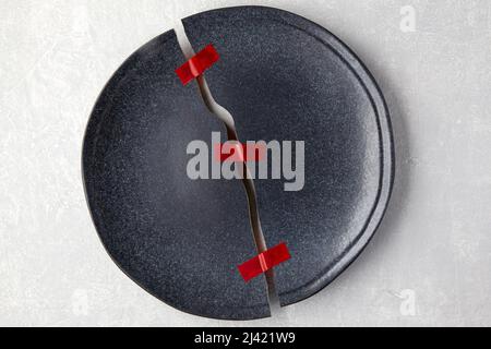 Broken plate glue hi-res stock photography and images - Alamy