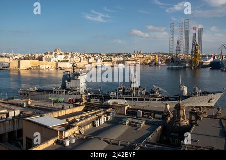 HMS Kent (F78) in the Grand Harbour, Valletta, Malta. Stock Photo