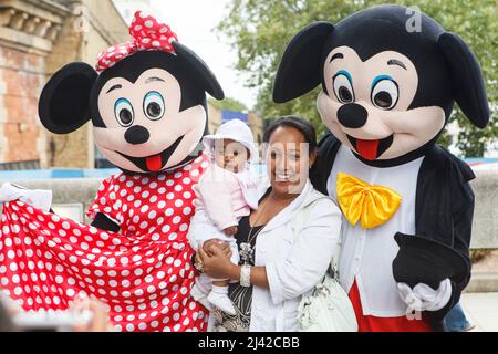 Minnie mouse costume hi-res stock photography and images - Alamy