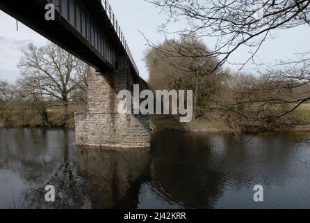 Central Wales Line crossing the River Wye, north of Builth Wells, Powys, UK Stock Photo