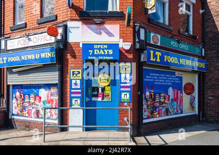 31.03.2022 St Helens, Merseyside, UK. A corner shop is a very small shop that is normally located near houses where a range of everyday items used in Stock Photo