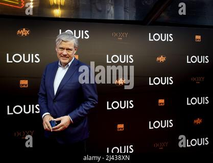 Amsterdam, Netherlands. 11th Apr, 2022. AMSTERDAM - Charles Groenhuijsen on the red carpet prior to the premiere of LOUIS. The documentary is about the life of national coach Louis van Gaal. ANP KIPPA KOEN VAN WEEL Credit: ANP/Alamy Live News Stock Photo